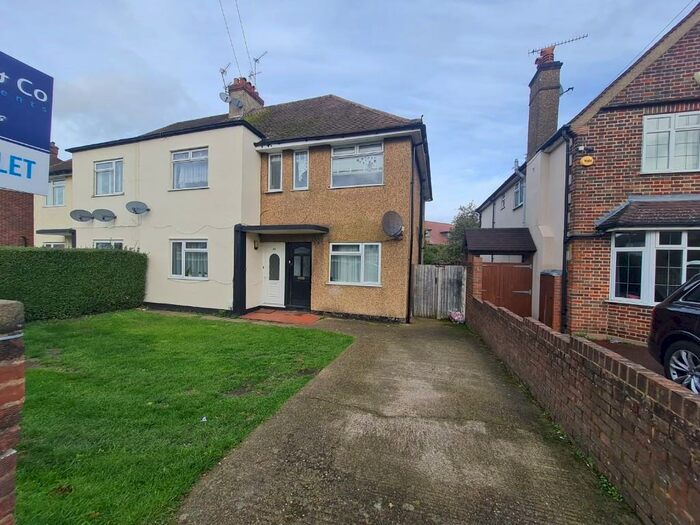 2 Bedroom Maisonette To Rent In Manor Way, Ruislip, Middlesex, HA4