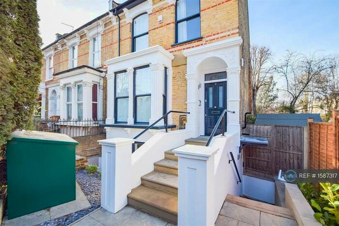 3 Bedroom Flat To Rent In Laura Terrace, London, N4