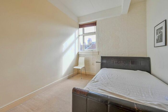 2 Bedroom Flat To Rent In Adelina Yard, Tower Hamlets, E1