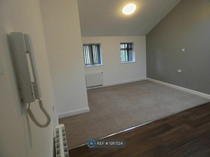 Studio To Rent In Gorge Road, Bilston, WV14