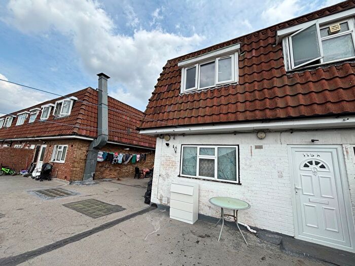 2 Bedroom Flat To Rent In Mungo Park Road, Rainham, RM13