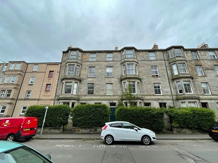 3 Bedroom Flat To Rent In Rankeillor Street, Edinburgh, Midlothian, EH8