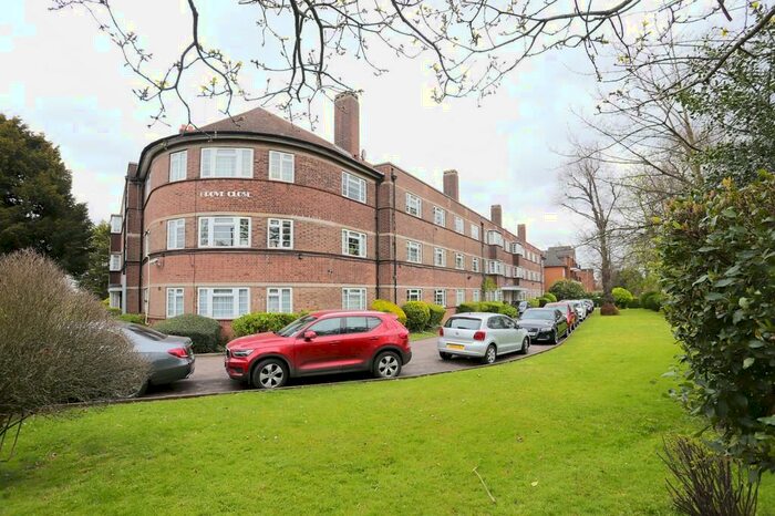 2 Bedroom Apartment To Rent In Grove Close, Southgate, N14