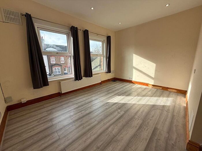 1 Bedroom Flat To Rent In Southall, UB2