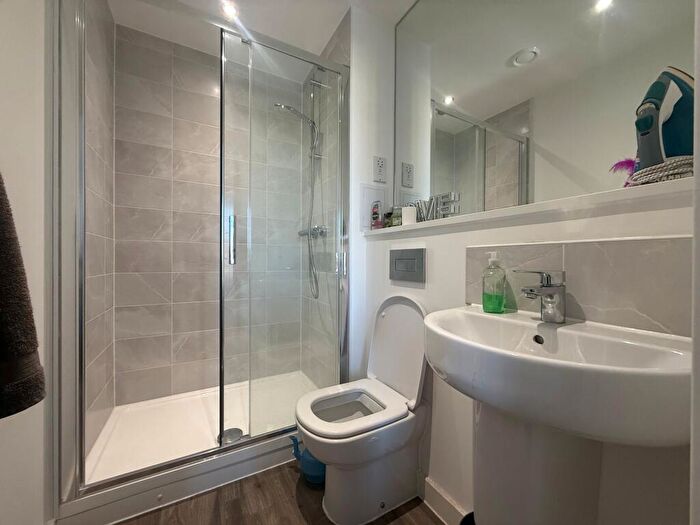 2 Bedroom Flat To Rent In Hilltop Way, Hatfield, AL10