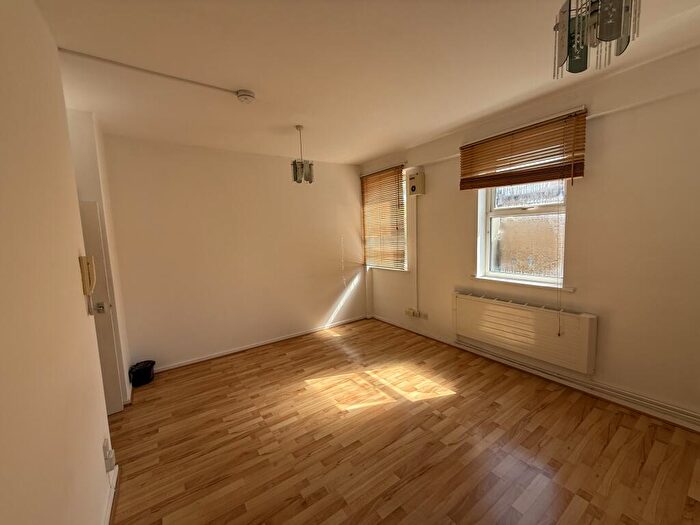 2 Bedroom Flat For Sale In Flat Dane Court, Church Hill, London, E17