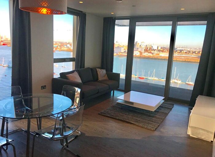 3 Bedroom Flat To Rent In Pilot Walk, Greenwich, SE10