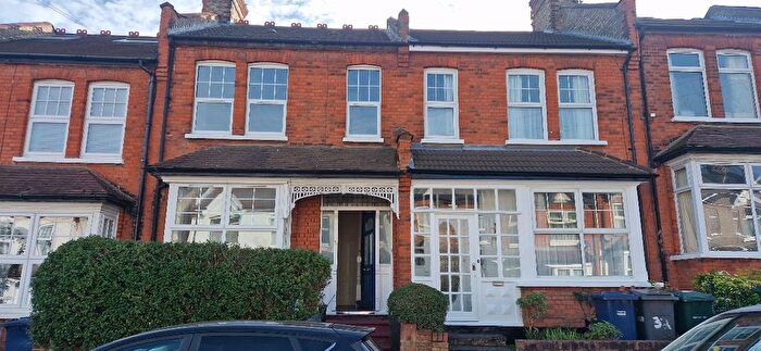 3 Bedroom Detached House To Rent In Spencer Road, London, N11