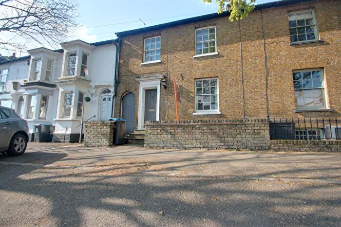 3 Bedroom Terraced House To Rent In High Street, Berkhamsted, HP4