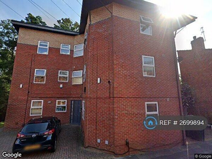 2 Bedroom Flat To Rent In Highbury Court, Leeds, LS6