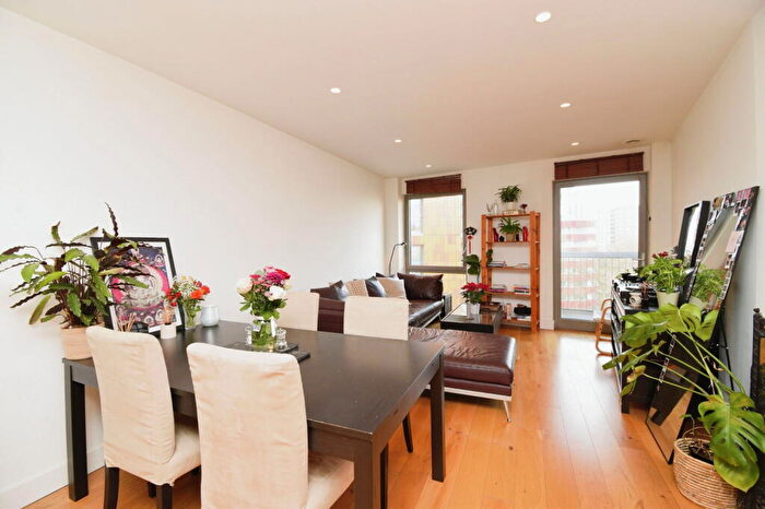 2 Bedroom Flat For Sale In Bywell Place, London, E16