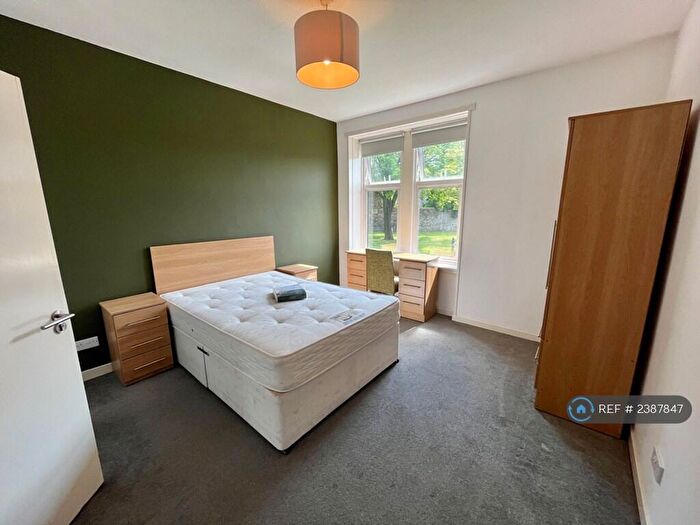 3 Bedroom Flat To Rent In Morgan Place, Dundee, DD4