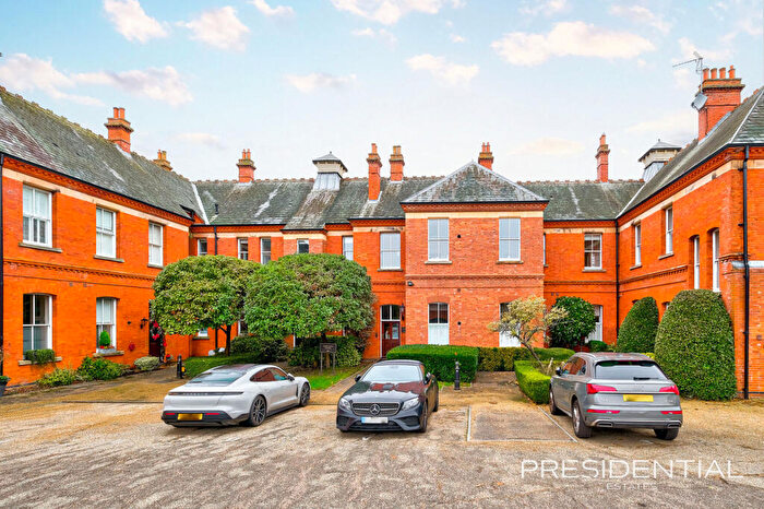 2 Bedroom Apartment For Sale In Hampstead Avenue, Woodford Green, IG8