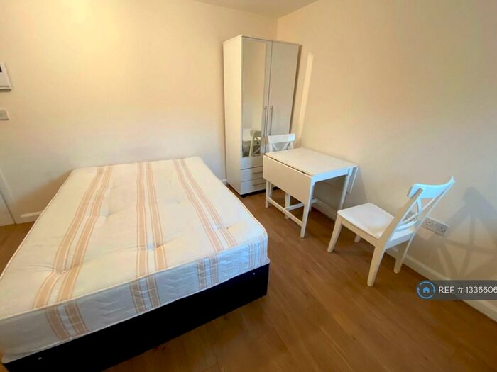 Studio To Rent In Royal College Street, London, NW1