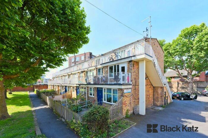 1 Bedroom Flat To Rent In Cadbury Way, Tower Bridge/ Bermondsey Borders, SE16