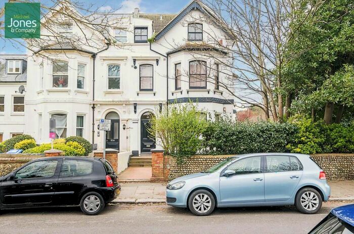 Flat To Rent In St. Georges Road, Worthing, West Sussex, BN11