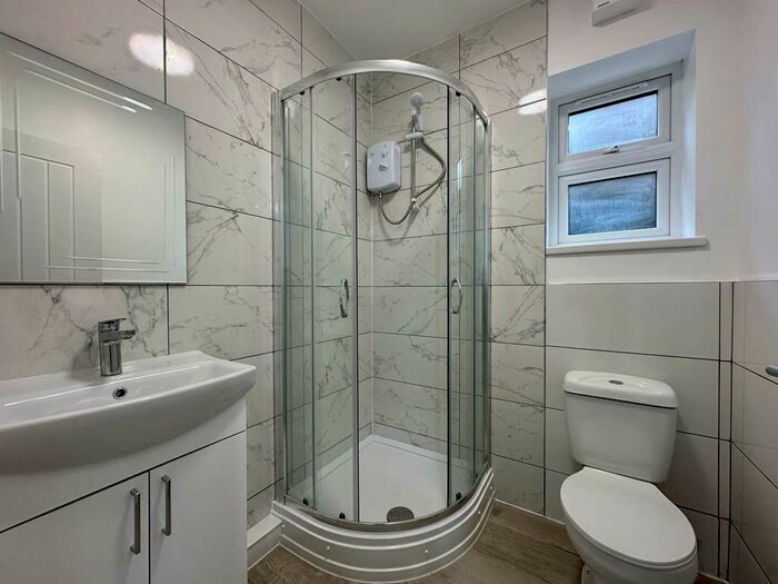 Apartment To Rent In Back Lane, Romford, RM6