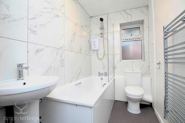 2 Bedroom Flat To Rent In Cliveden Close, Preston, Brighton, BN1