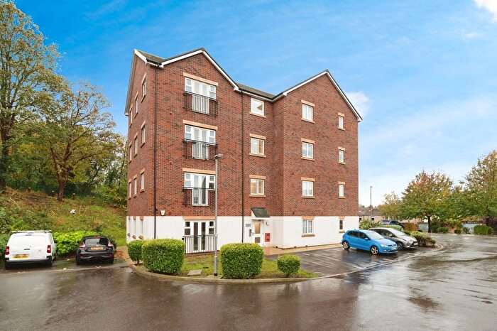 2 Bedroom Flat For Sale In Treetops Close, Grays, Essex, RM17