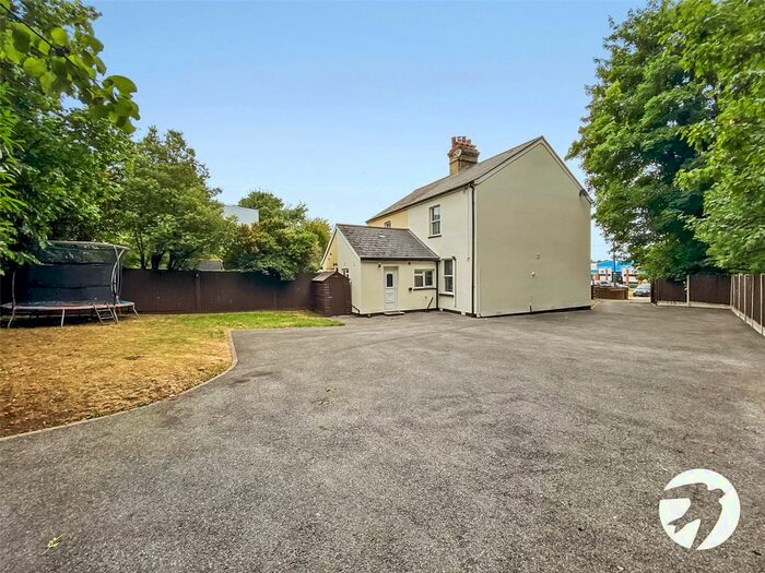 3 Bedroom Semi-Detached House To Rent In Wested Lane, Swanley, Kent, BR8