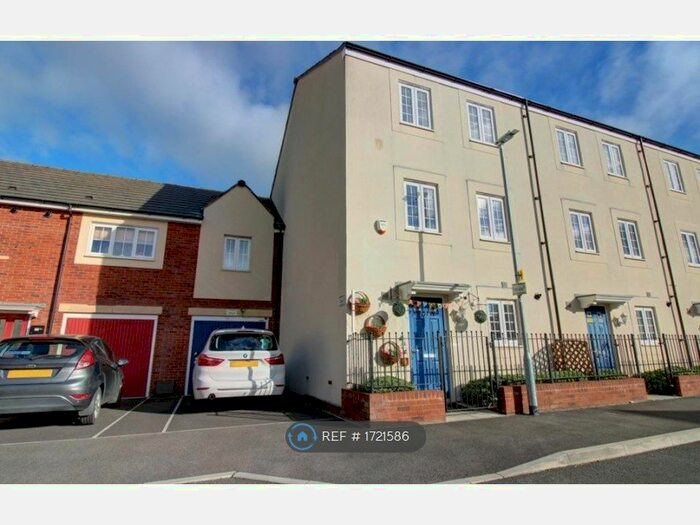 4 Bedroom Terraced House To Rent In Clapham Close, Swindon, SN2