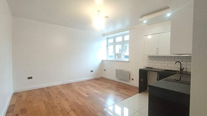 1 Bedroom Flat To Rent In Windmill Place, Southall, UB2