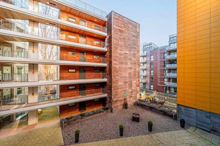 2 Bedroom Flat For Sale In Geoffrey Watling Way, Norwich, NR1