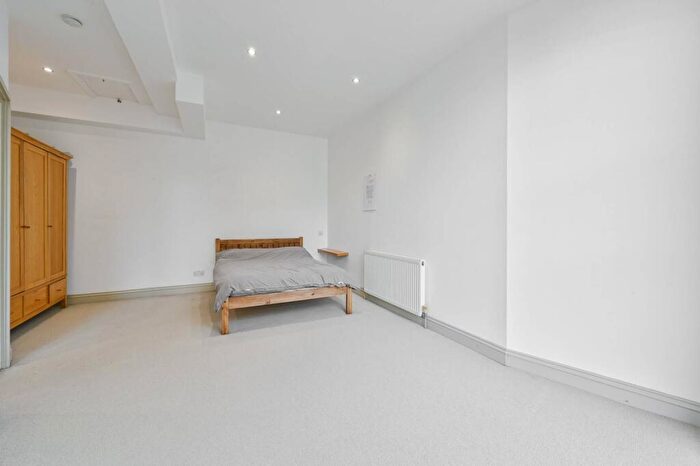 1 Bedroom Flat For Sale In St Johns Square, Clerkenwell, London, EC1V
