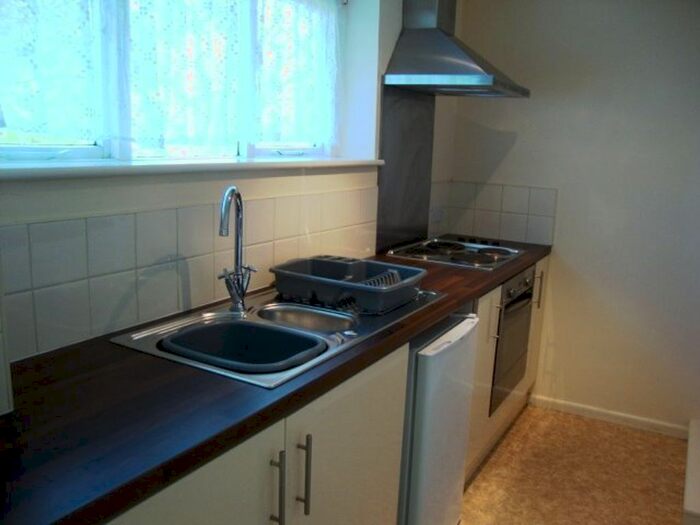 2 Bedroom Flat To Rent In Cambridge Court, Caerleon, NP18