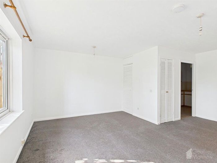 Studio To Rent In Bradman Way, Stevenage, SG1