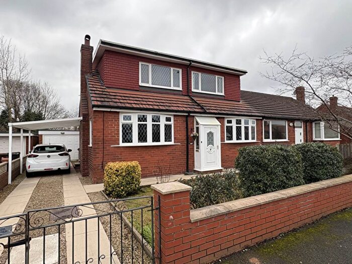 4 Bedroom Semi-Detached House For Sale In Derwent Drive, Chadderton, OL9