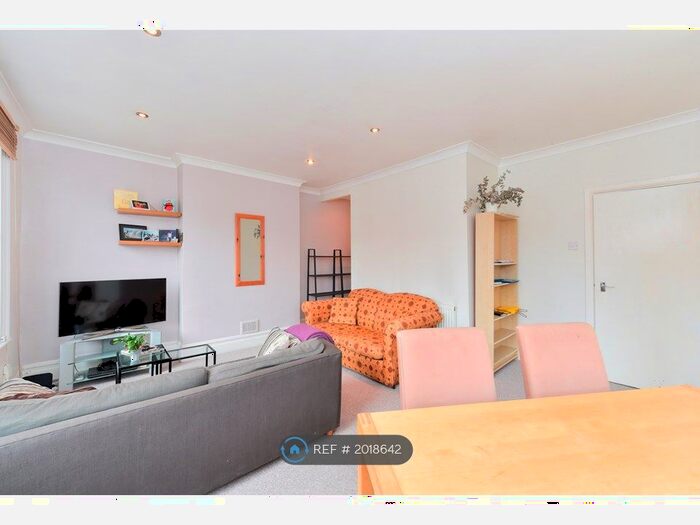 2 Bedroom Flat To Rent In Hermitage Road, London, N4