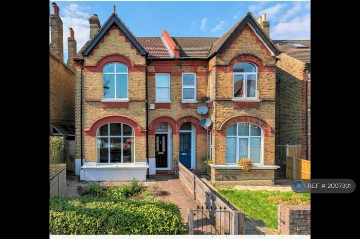 2 Bedroom Flat To Rent In Upland Road, London, SE22