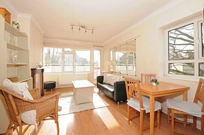 2 Bedroom Flat To Rent In Windlesham Grove, Southfields, London, SW19