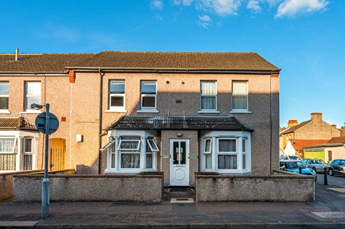 1 Bedroom Flat To Rent In Bakery Mews, Queens Avenue, Watford, WD18