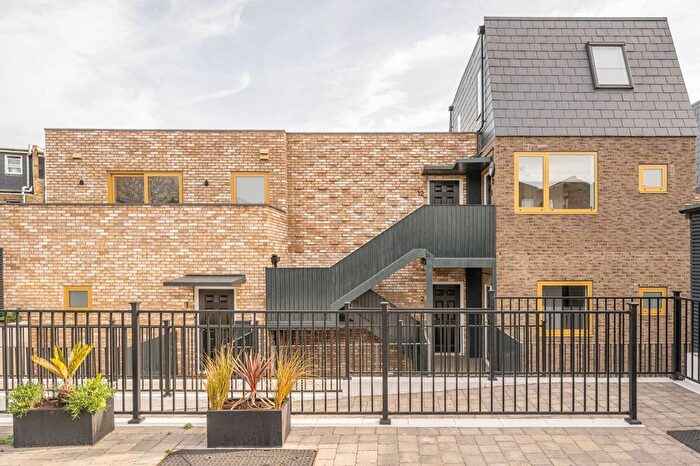 1 Bedroom Flat For Sale In Carpenters Mews, Wandsworth, London, SW17