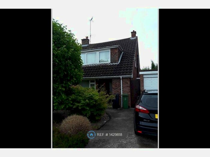 3 Bedroom End Of Terrace House To Rent In Sheridan Road, Frimley, Camberley, GU16