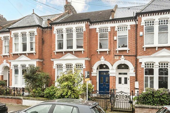 4 Bedroom Flat To Rent In Louisville Road, London, SW17