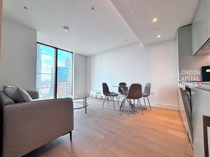 2 Bedroom Apartment To Rent In Harcourt Tower, Marsh Wall, London, E14