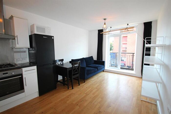 2 Bedroom Flat To Rent In Cornerstone Court, Hemming Street, Whitechapel, E1