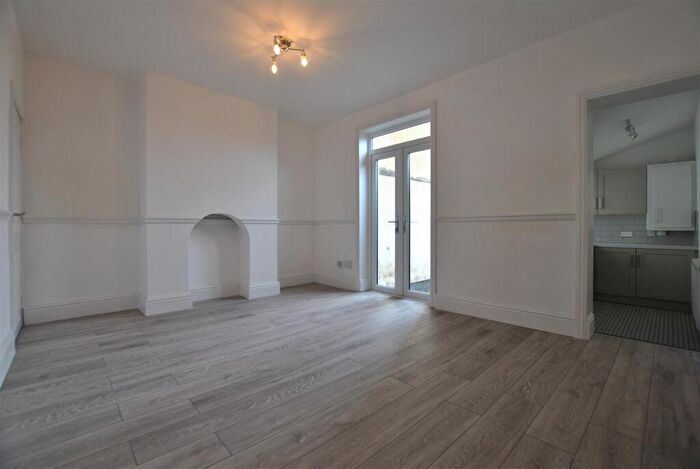 1 Bedroom Flat To Rent In Bathwell Road, Totterdown, Bristol, BS4