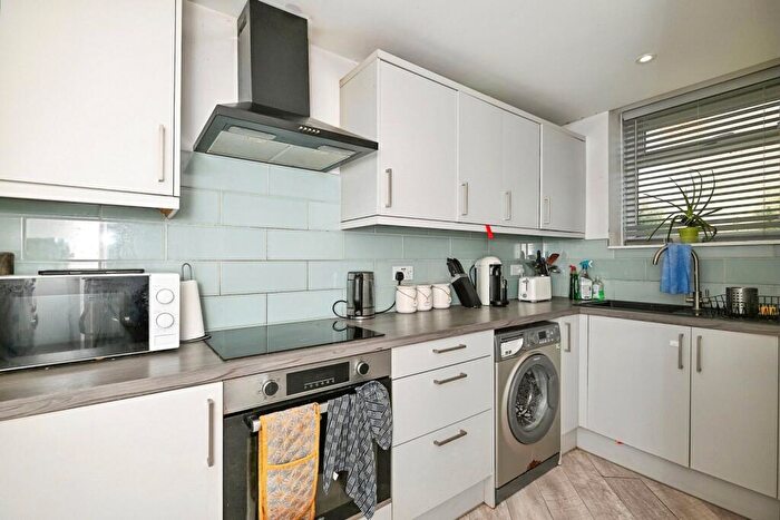 2 Bedroom Maisonette For Sale In Upper Fant Road, Maidstone, Kent, ME16