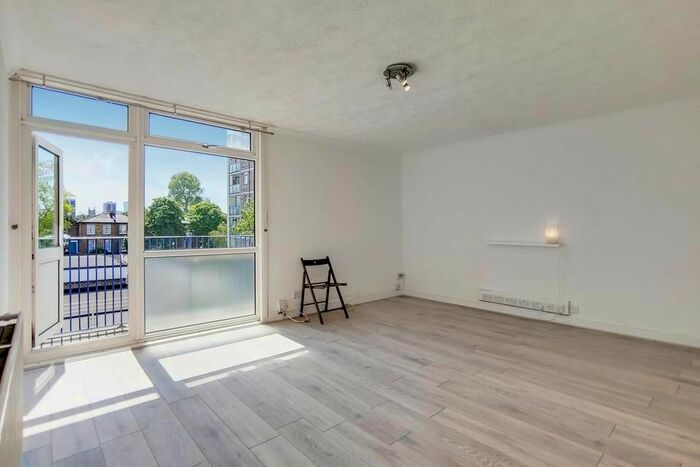 3 Bedroom Flat To Rent In Kingsgate Estate, Tottenham Road, London, N1