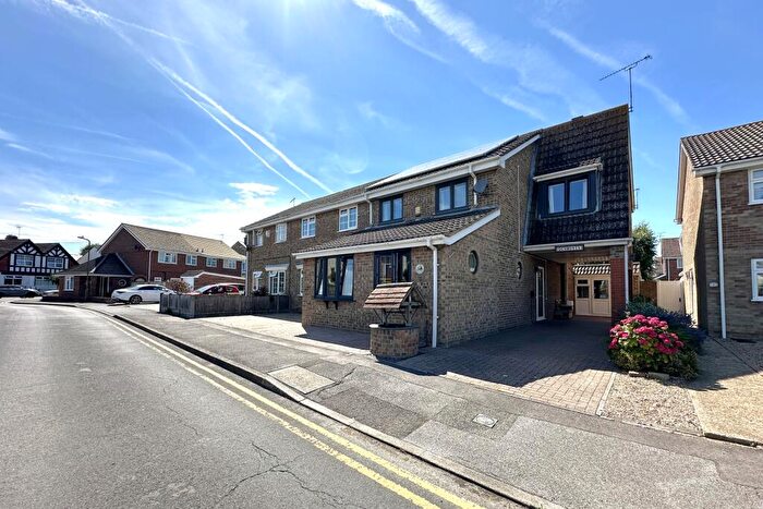 3 Bedroom End Of Terrace House For Sale In Matthews Close, Deal, CT14