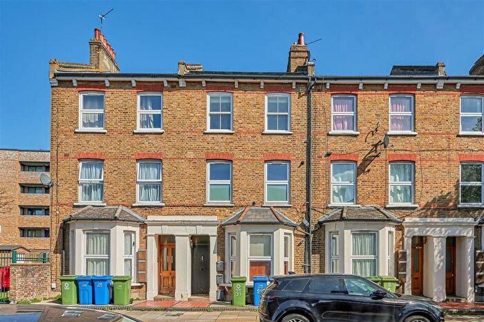 2 Bedroom Flat For Sale In Penton Place, Walworth, SE17