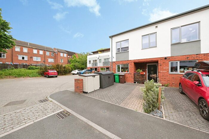 3 Bedroom Semi-Detached House For Sale In Tasmania Close, Nottingham, NG2