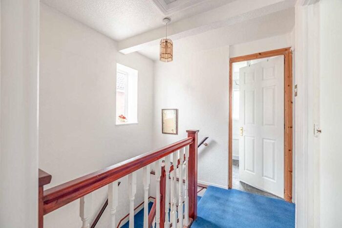 3 Bedroom Semi-Detached House For Sale In Westfield Road, Slough, SL2