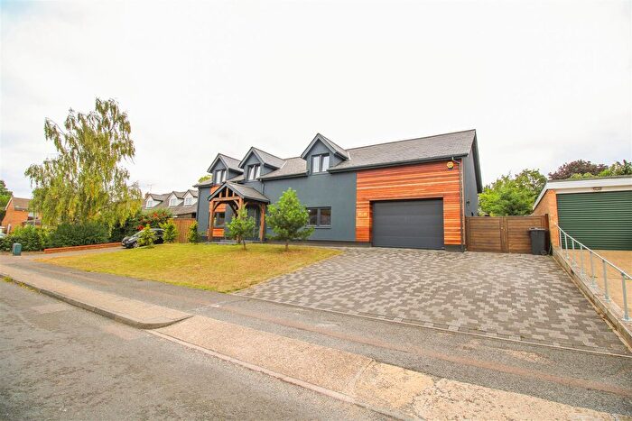 5 Bedroom Detached House For Sale In Hawkenbury, Harlow, CM19