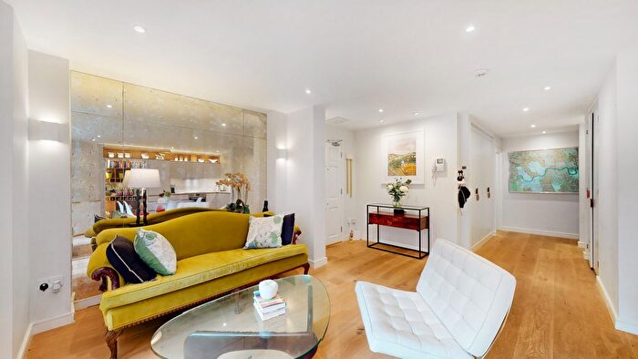 2 Bedroom Flat To Rent In Flat -, Drury Lane, Covent Garden, London, WC2B