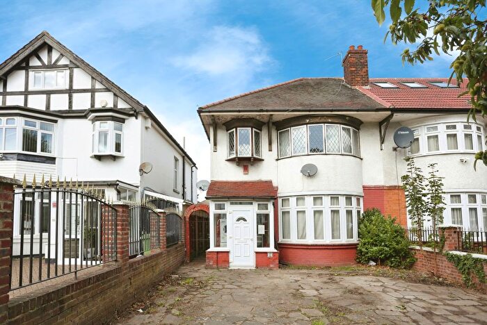 3 Bedroom Semi-Detached House For Sale In Beckenham Hill Road, London, SE6